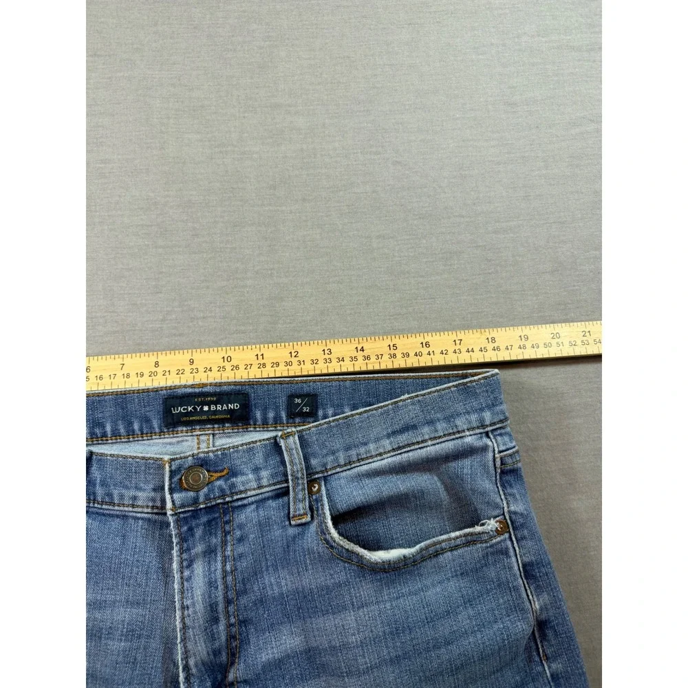 Lucky Brand 221 Straight Jeans Mens 36x32 Blue Good Medium Wash Denim - Picture 5 of 9